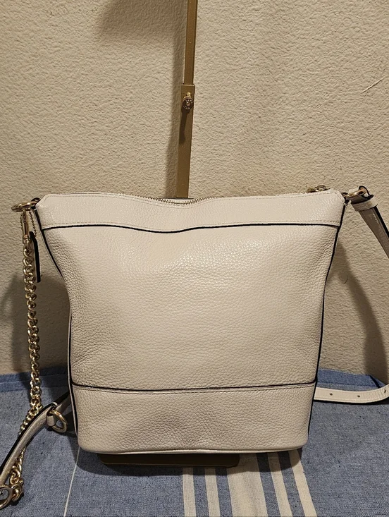 Coach Cream Pebbled Leather Shoulder Bag with Gold Chain Accent - Picture 4 of 9